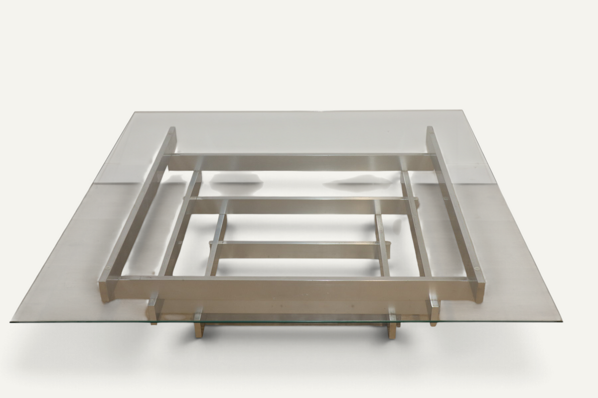 Table basse sculpturale en aluminium brossé et verre – années 1970