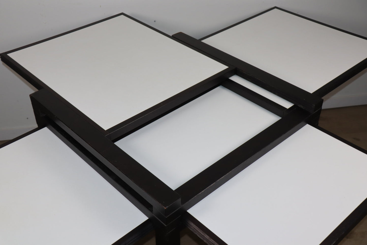 Table modulable bi-colore Bernard Vuarnesson - Années 80