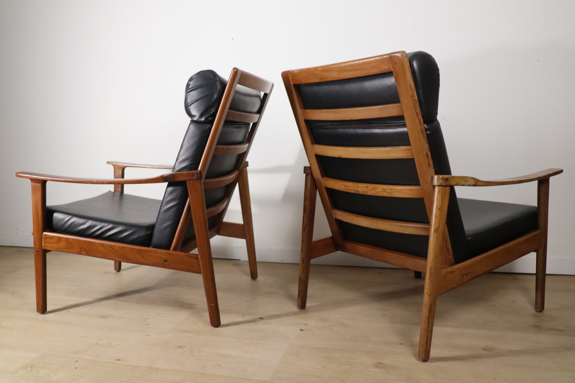 Paire de fauteuils scandinave en teck et skai, 1960