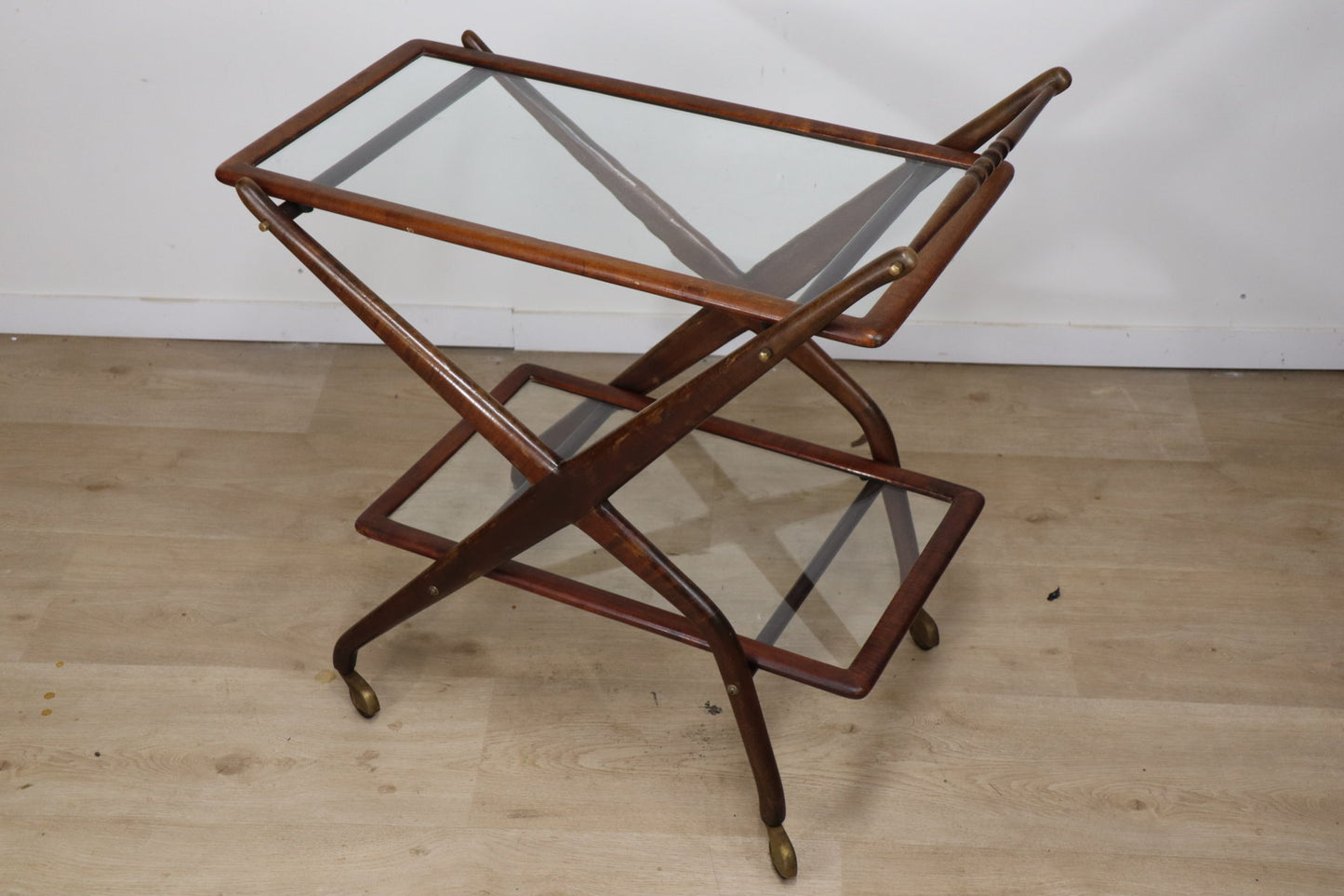 Desserte roulante vintage en bois et verre, 1960