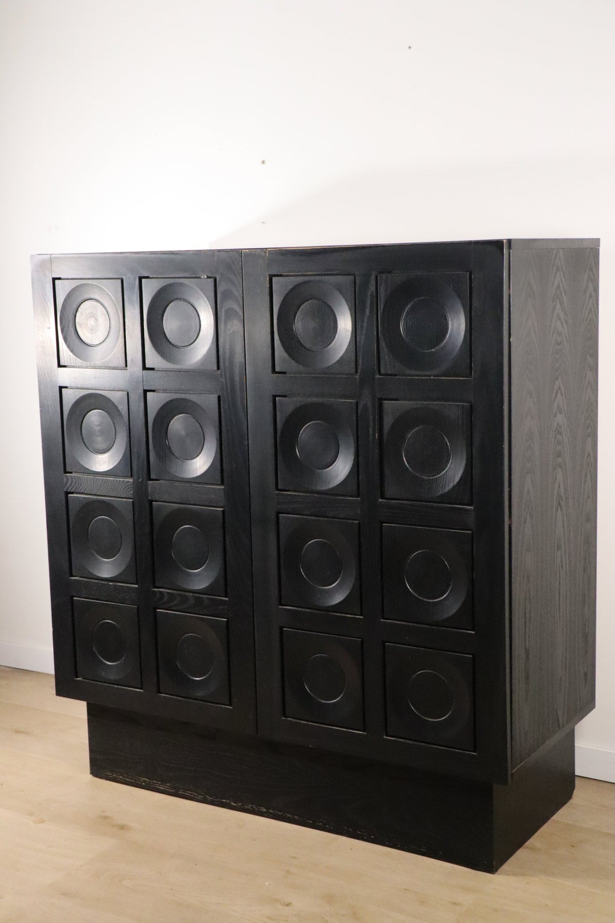 Cabinet buffet brutaliste sculpturale en bois noirci, 1970