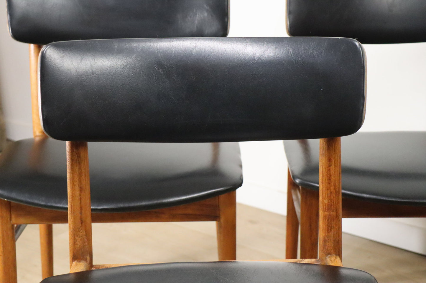 Série de 4 chaises scandinave en teck et skaï, 1960