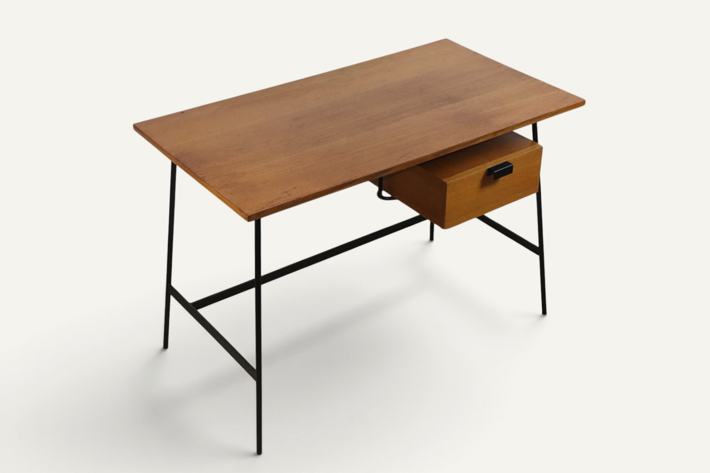 Bureau CM178 Pierre Paulin pour Thonet en chêne et métal noir – Années 1950