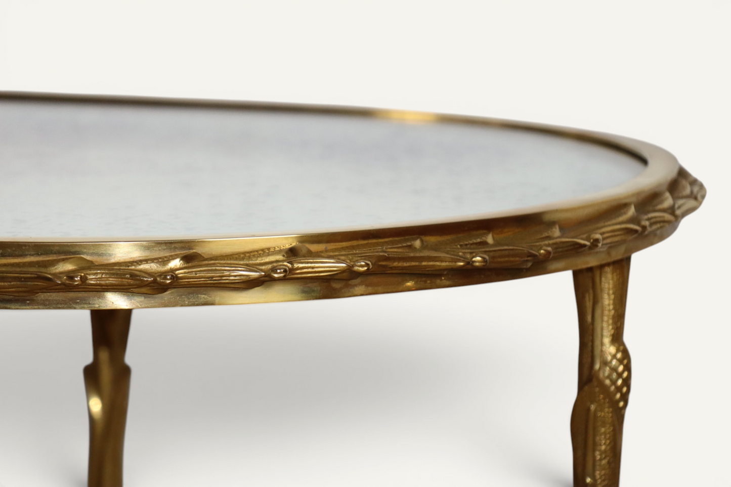 Table basse Maison Baguès en bronze doré et miroir vieilli – Années 1950