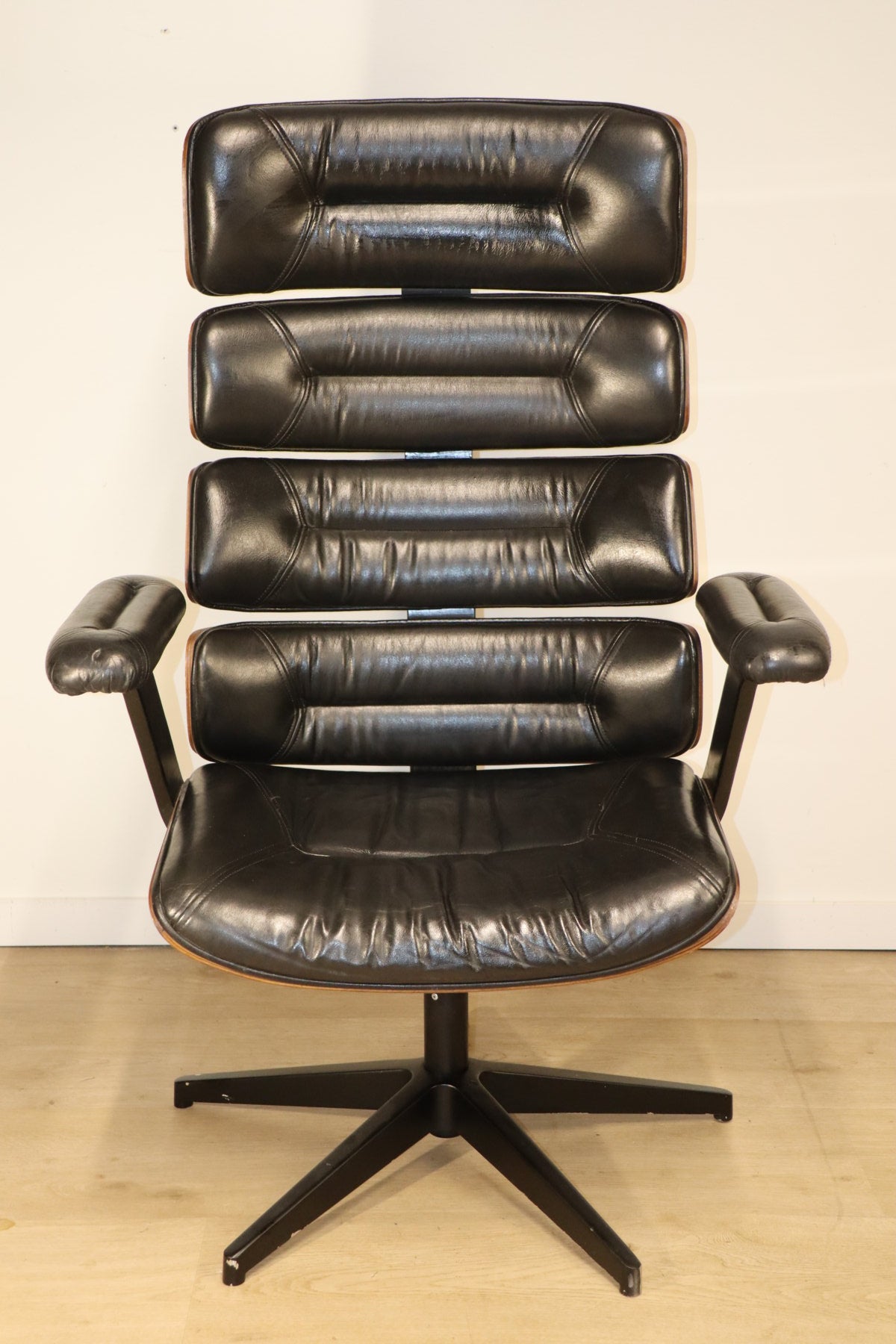 Fauteuil de bureau vintage en skaï et bois - 1970