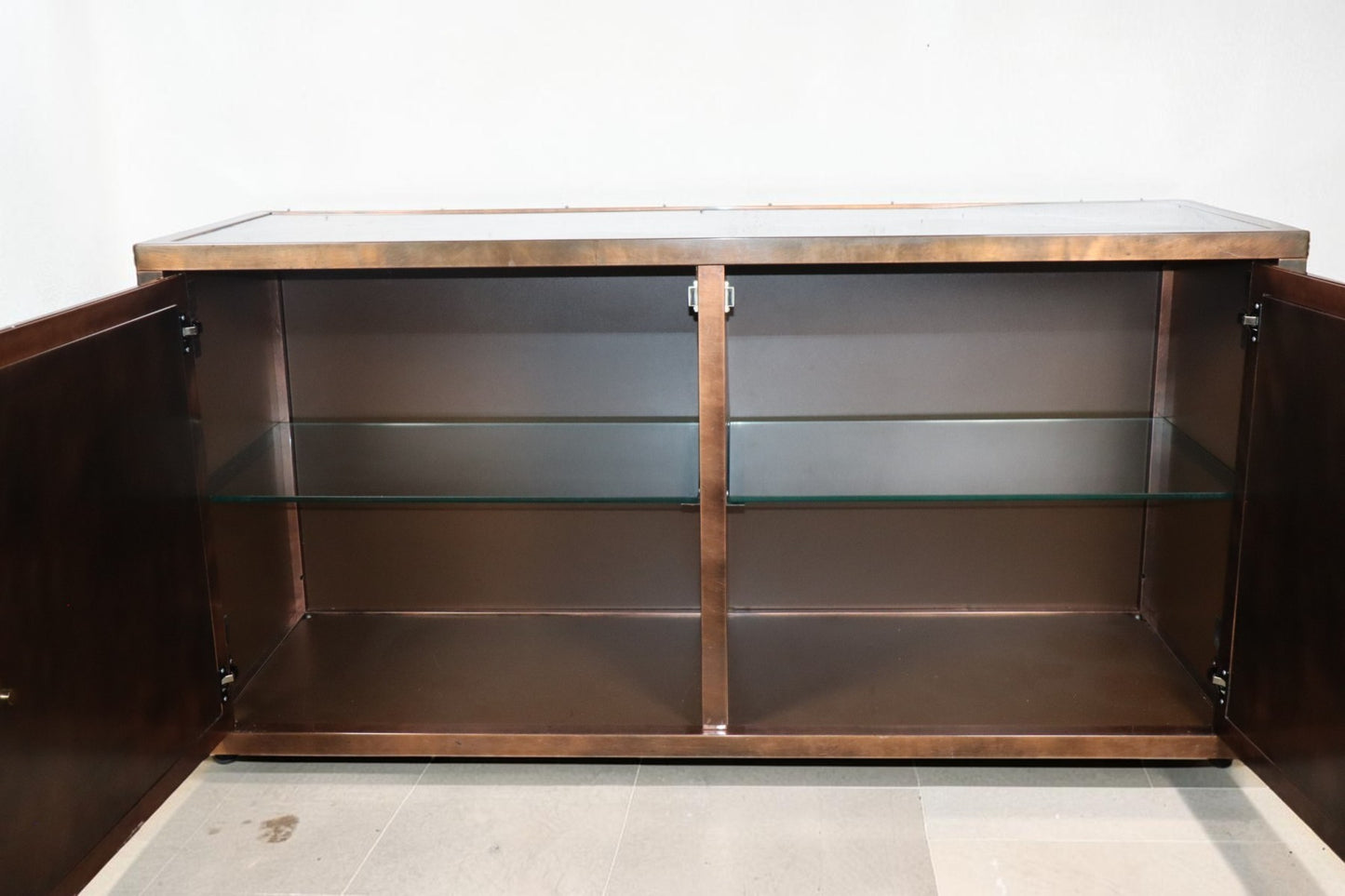 Enfilade minimaliste en métal patiné bronze, années 70