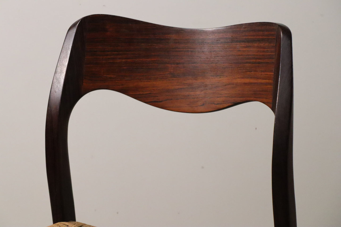 Chaise scandinave modèle 71 par Niels Otto Moller en teck et corde