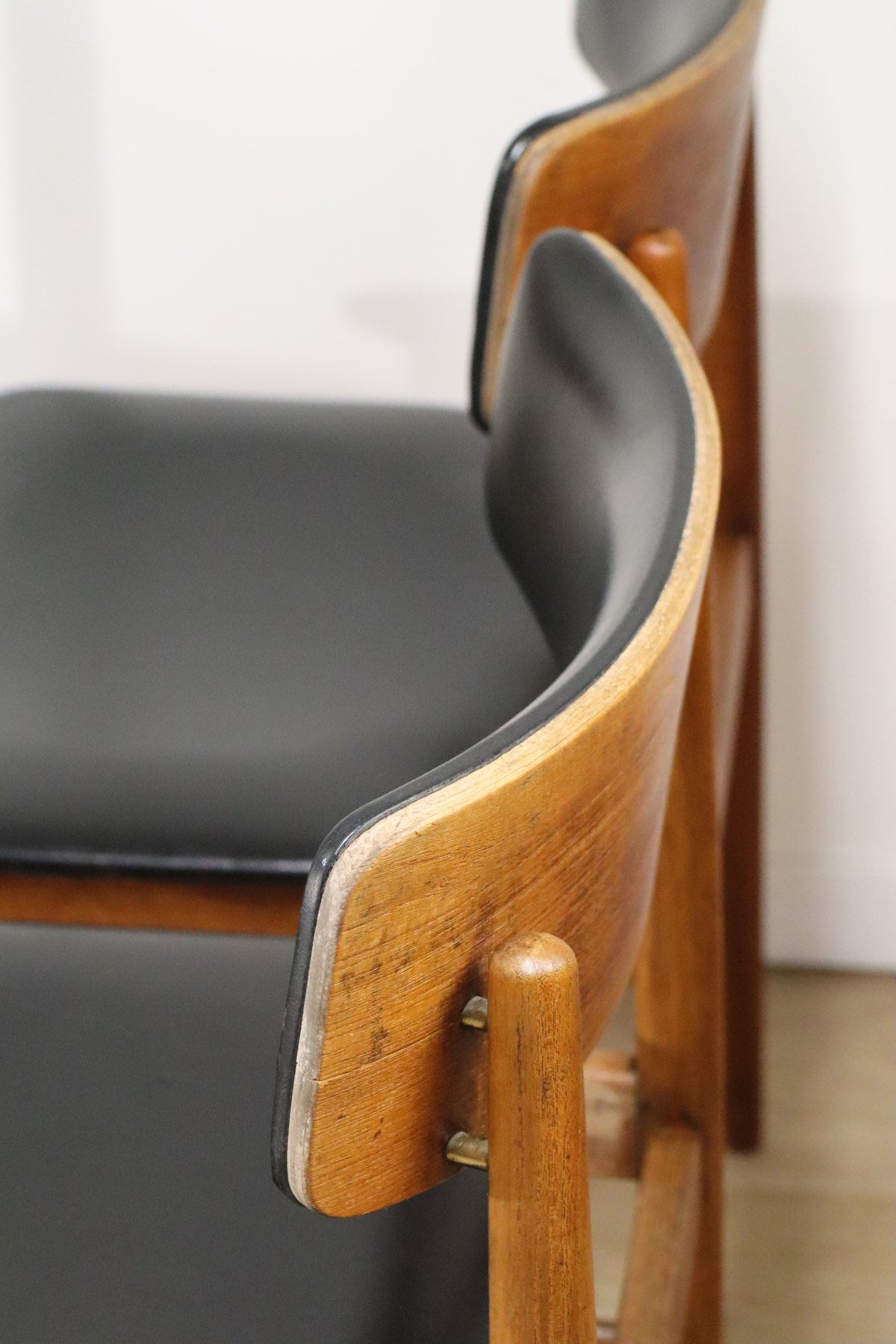 Série de 4 chaises scandinave en teck et skaï, 1960