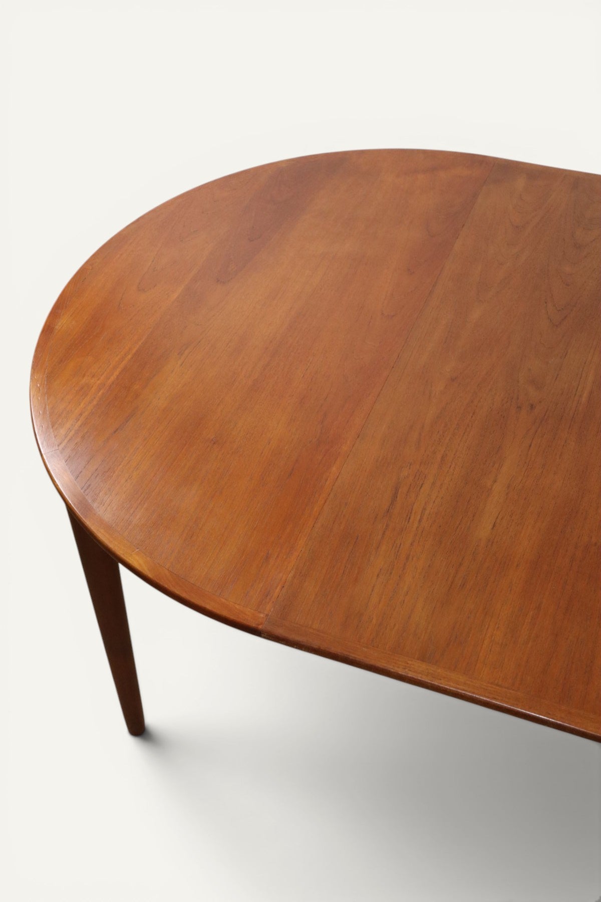 Table ronde de repas extensible danoise en teck – Années 1960
