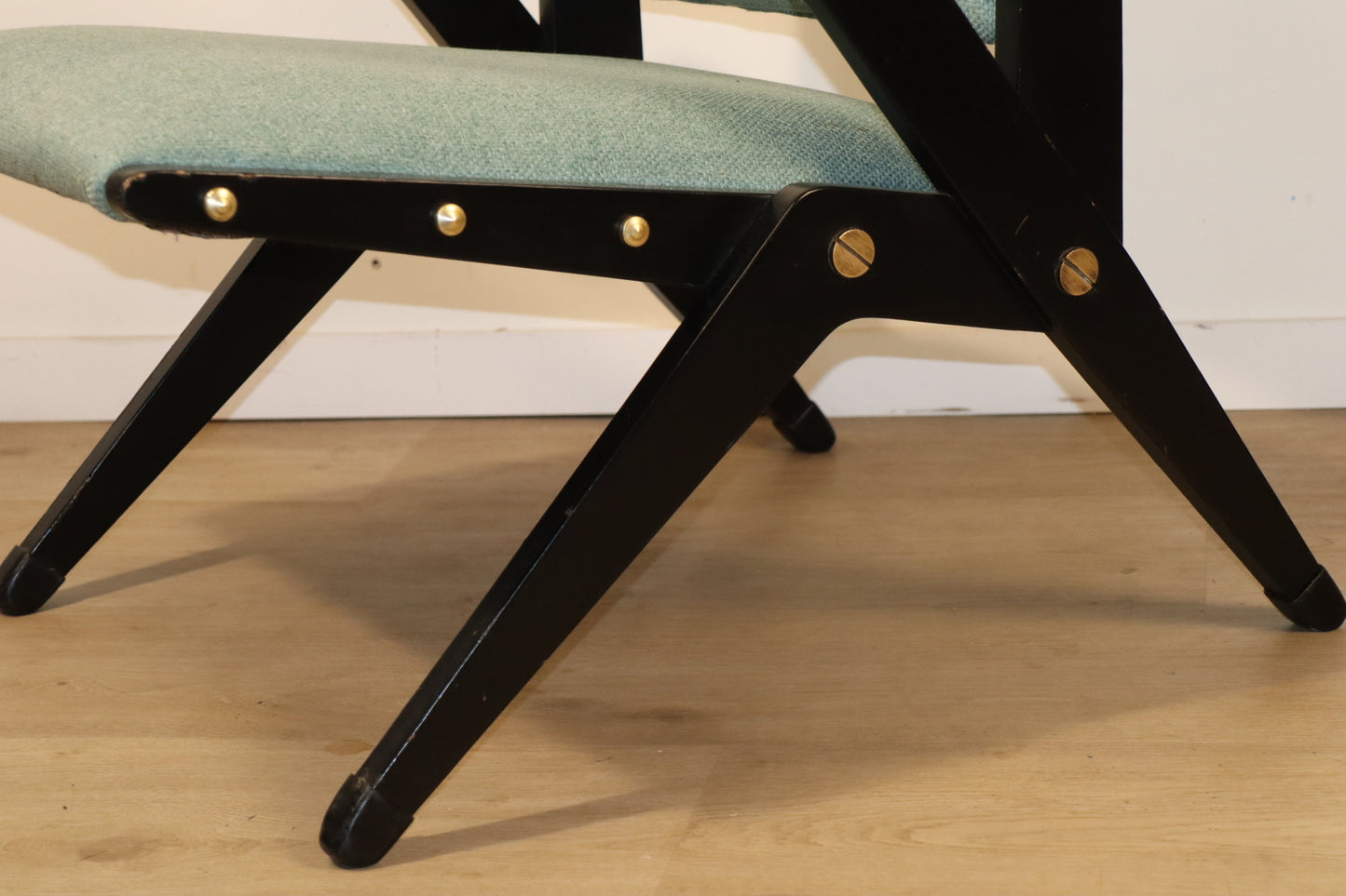 Fauteuil vintage années 60 en bois noir et tissu