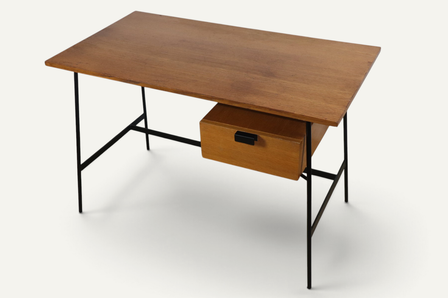 Bureau CM178 Pierre Paulin pour Thonet en chêne et métal noir – Années 1950
