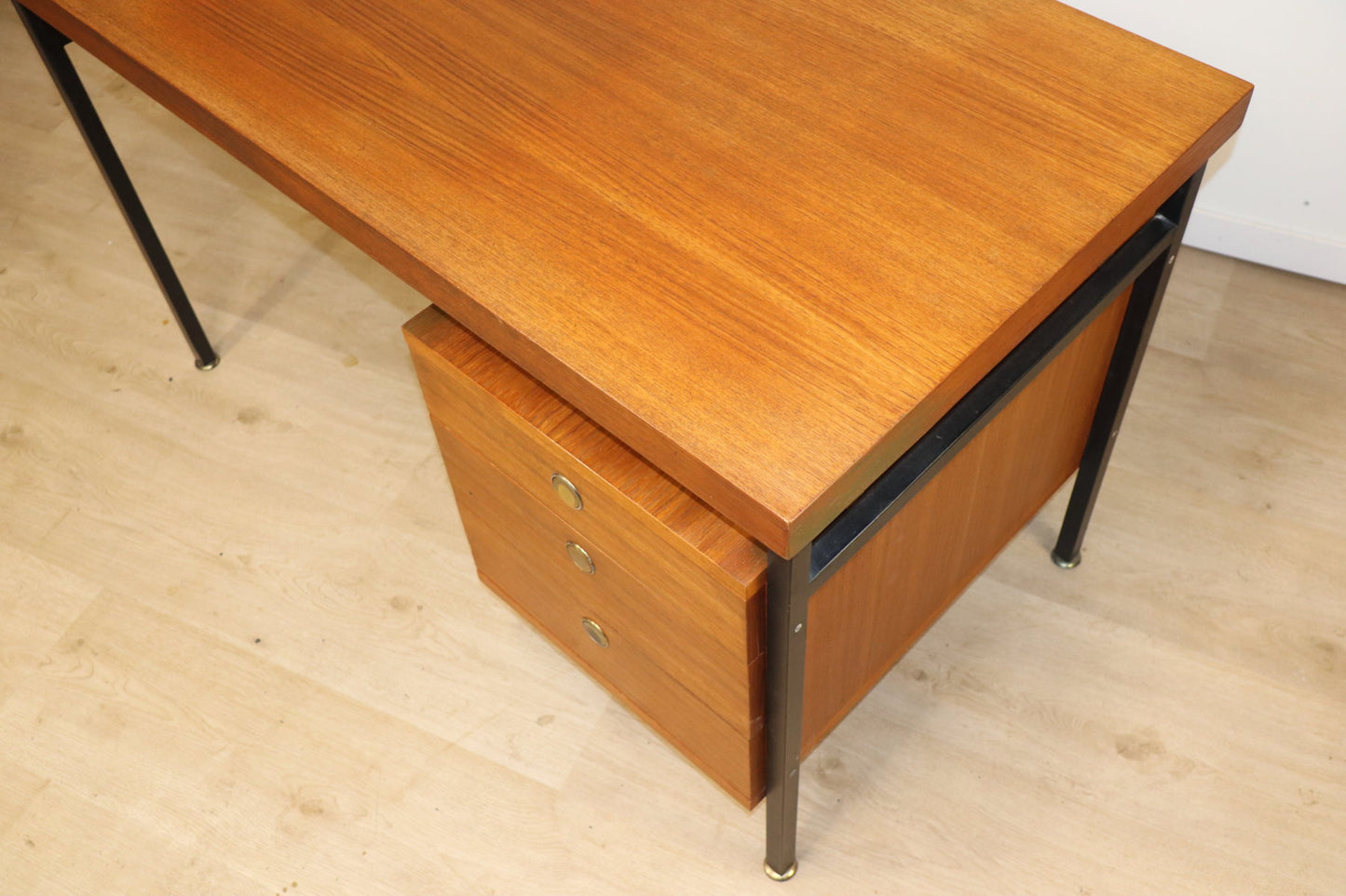 Bureau vintage en teck & métal – années 60