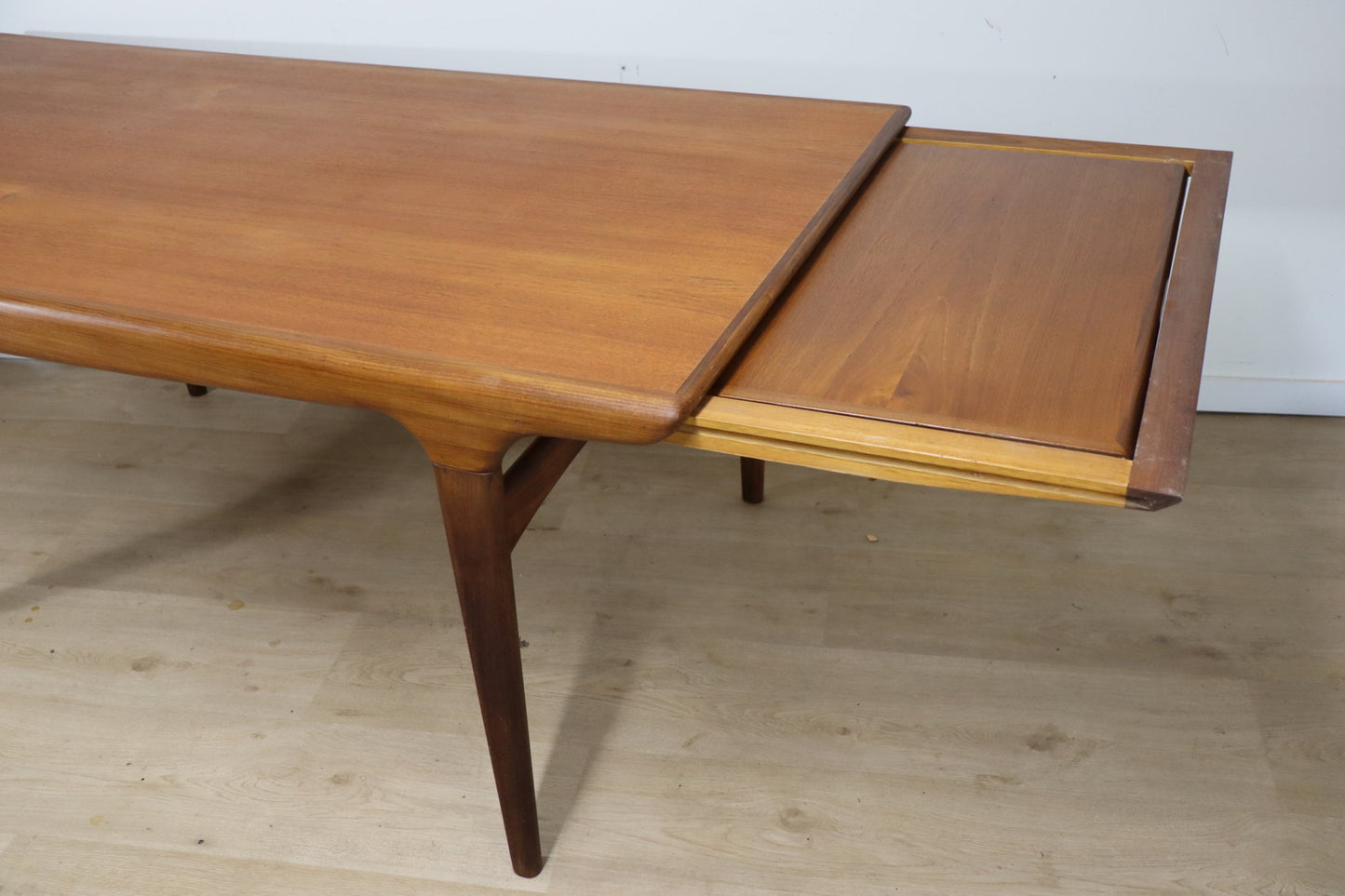 Table de repas scandinave par Johannes Andersen en teck, 1960