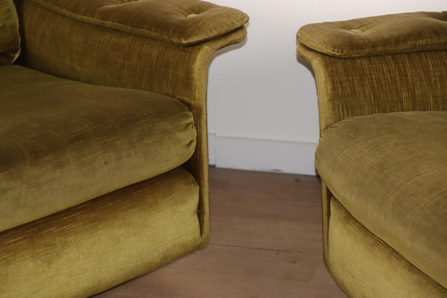 Paire de fauteuils vintage en velours – Années 60