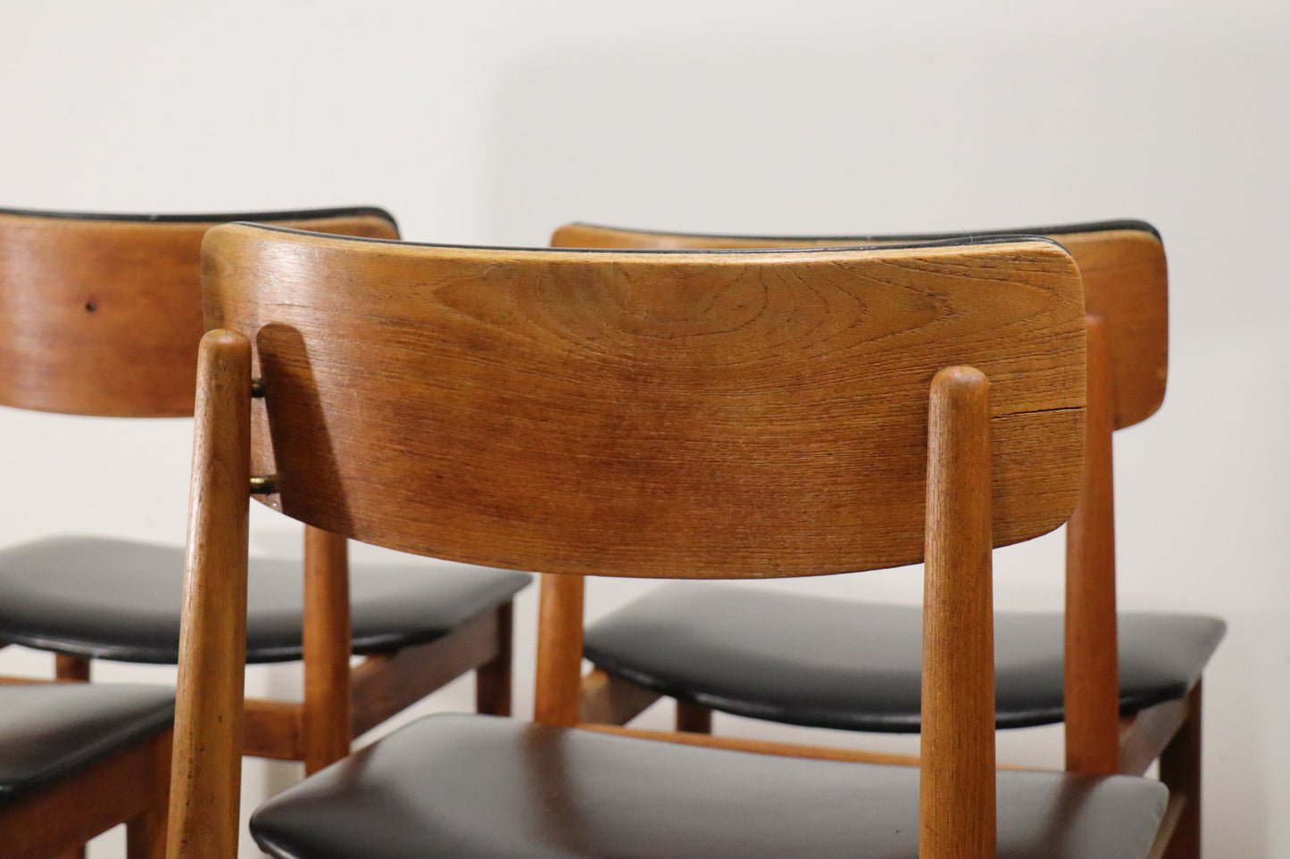 Série de 4 chaises scandinave en teck et skaï, 1960