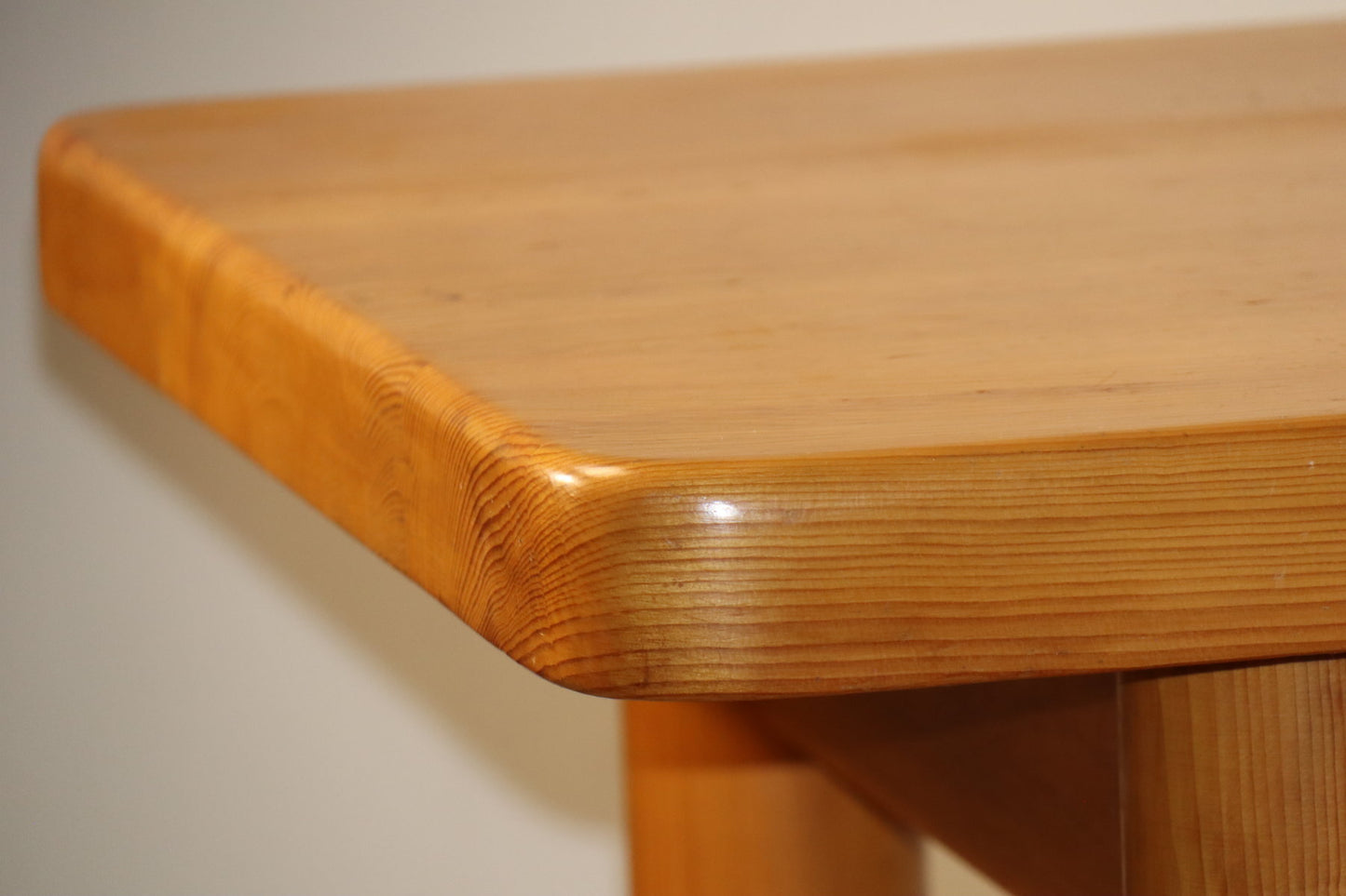 Table René Martin en pin massif moderniste, 1960