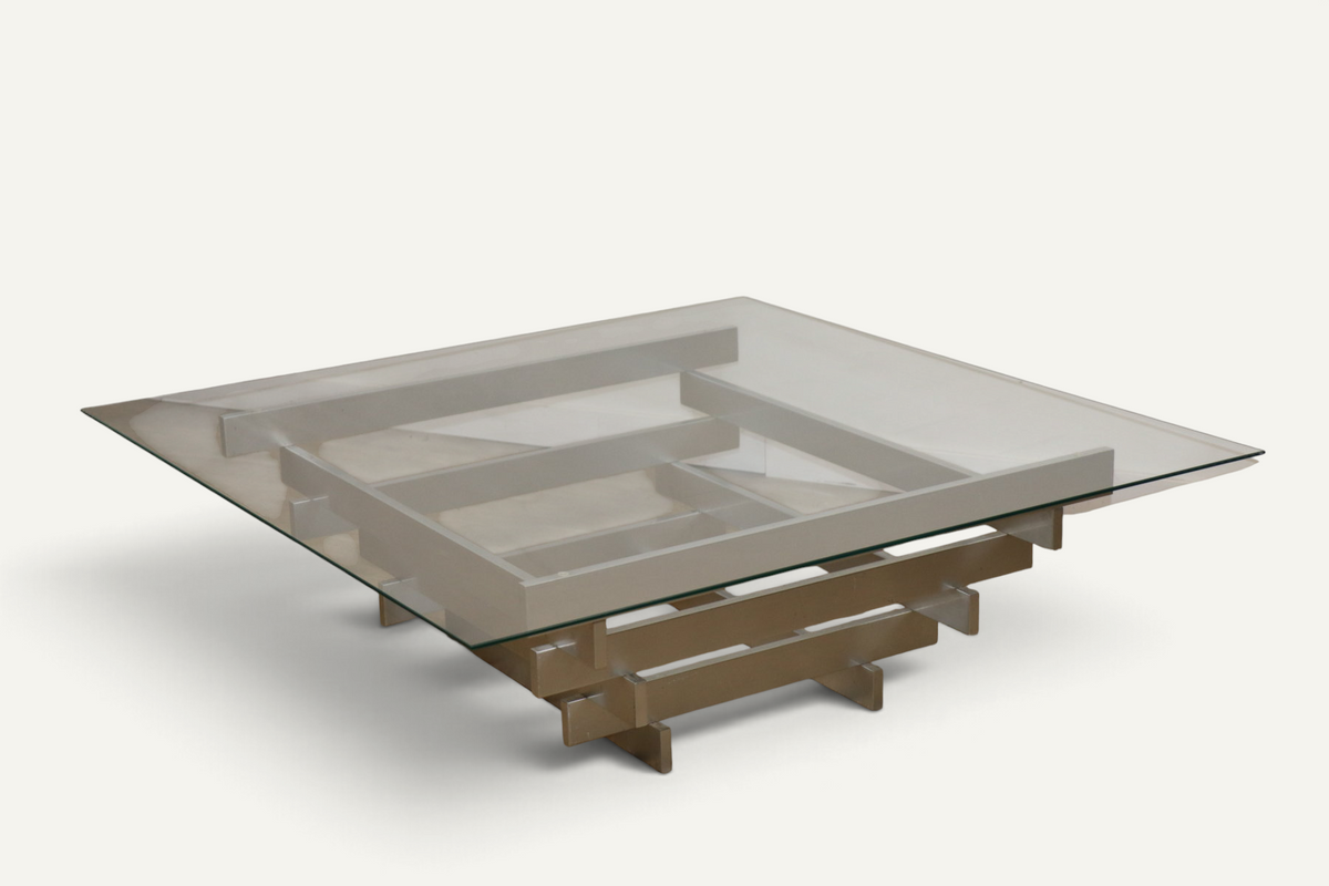 Table basse sculpturale en aluminium brossé et verre – années 1970