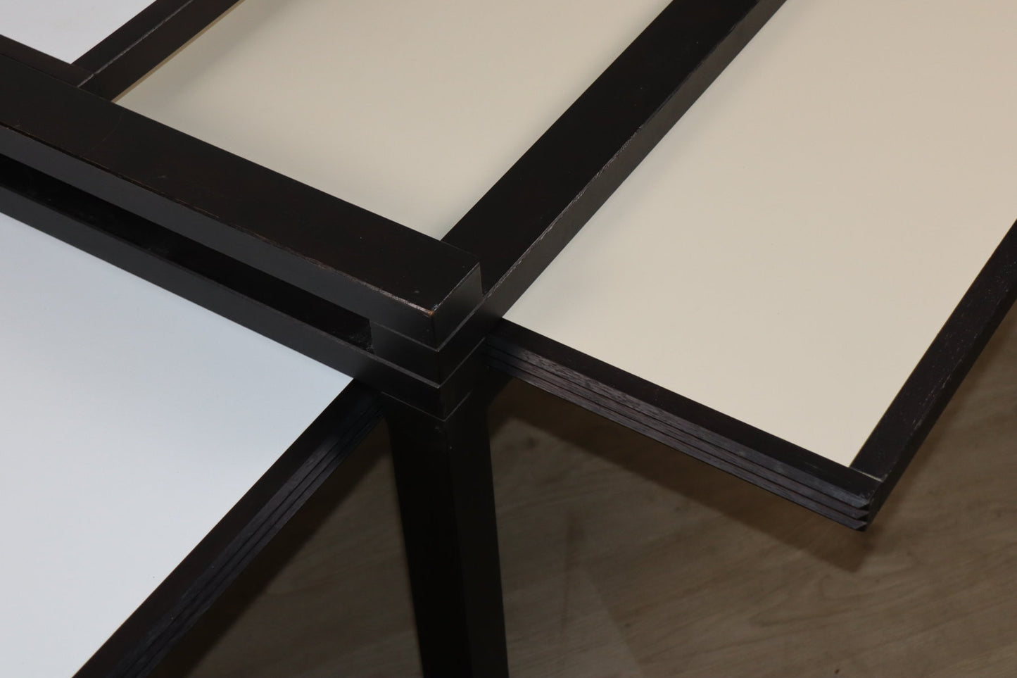 Table modulable bi-colore Bernard Vuarnesson - Années 80