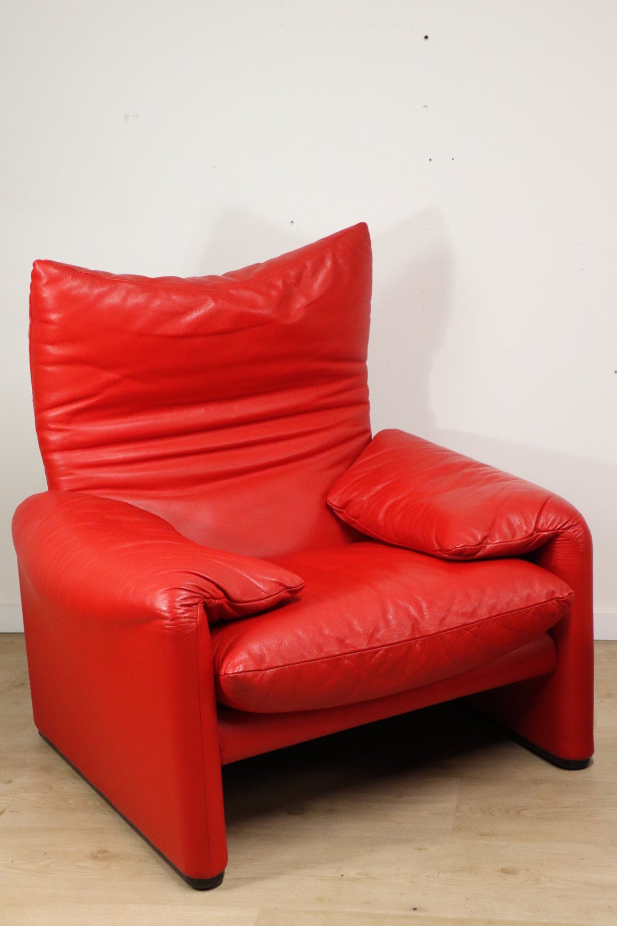 Fauteuil et ottoman Maralunga par Vico Magistretti pour Cassina