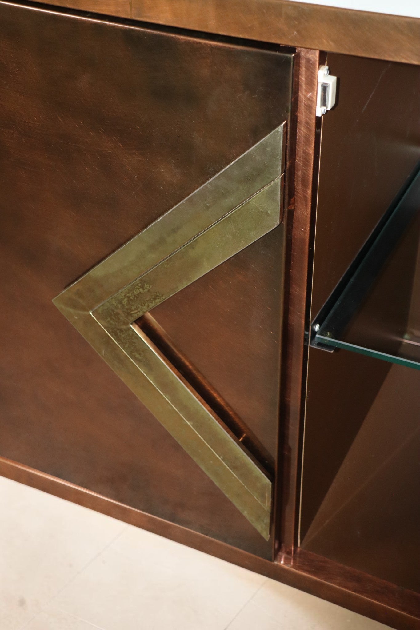 Enfilade minimaliste en métal patiné bronze, années 70