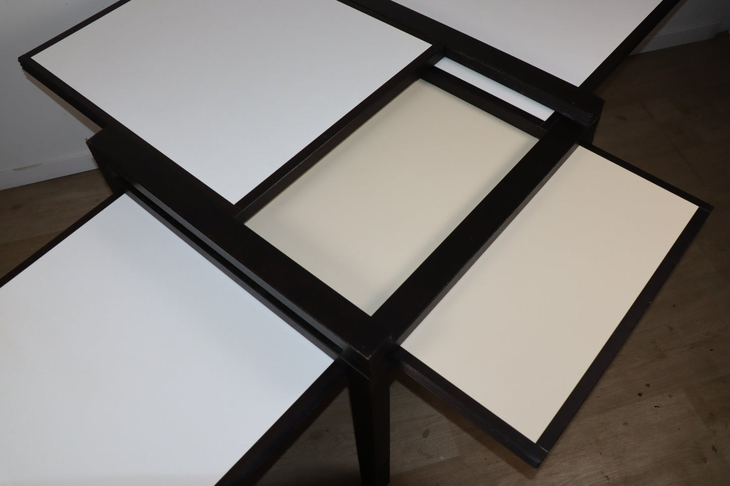 Table modulable bi-colore Bernard Vuarnesson - Années 80