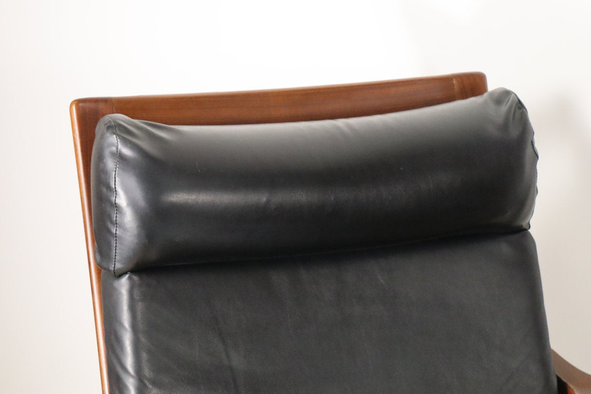 Paire de fauteuils scandinave en teck et skai, 1960