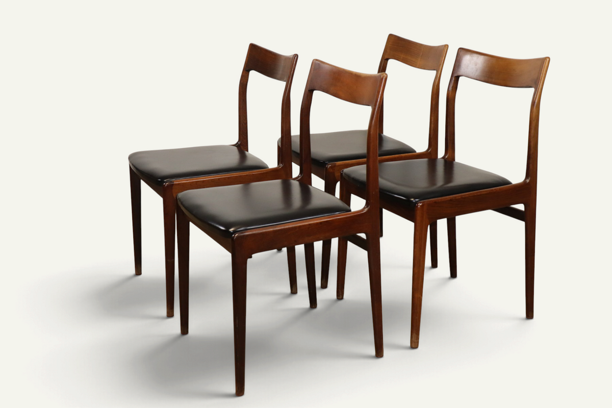 Série de 4 chaises vintage en teck et skaï noir – années 1960