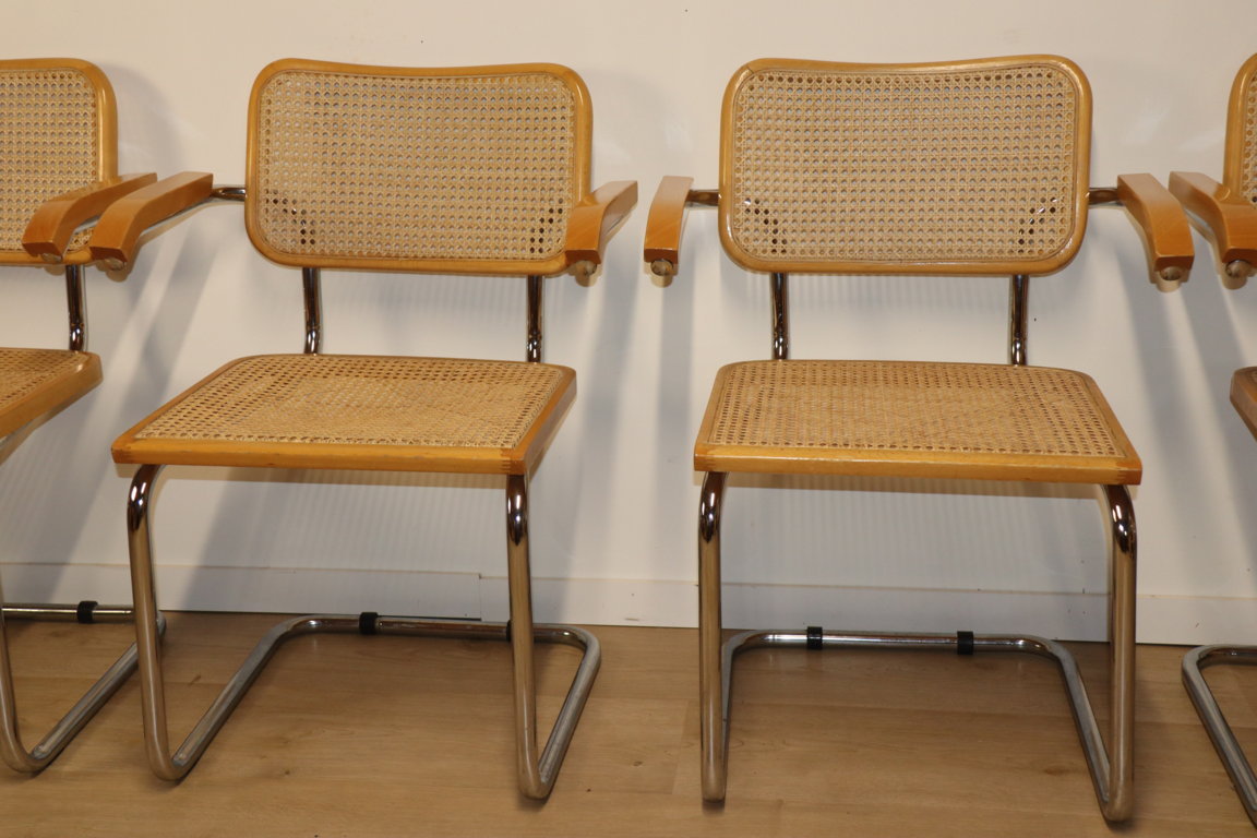 Série de 4 chaises Cesca B64 d'après Marcel Breuer en cannage