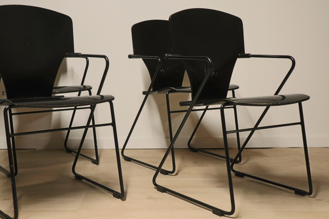 Série de 6 chaises minimaliste modèle "EGOA 300" par Josep Mora