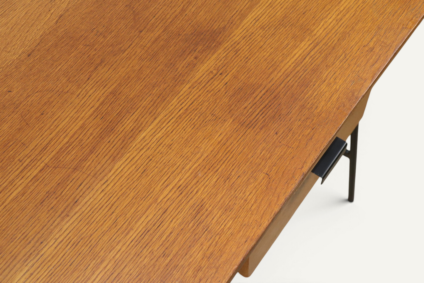 Bureau CM178 Pierre Paulin pour Thonet en chêne et métal noir – Années 1950