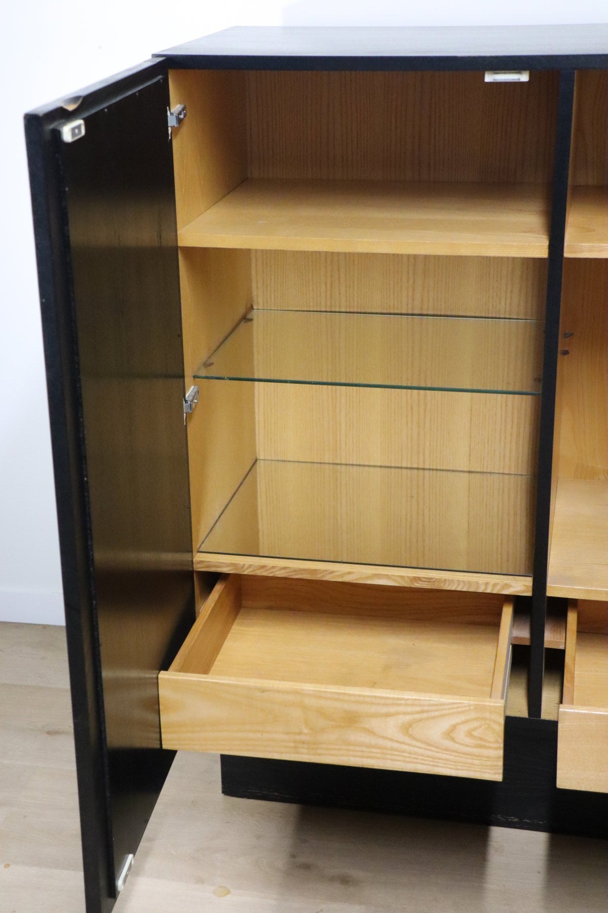 Cabinet buffet brutaliste sculpturale en bois noirci, 1970