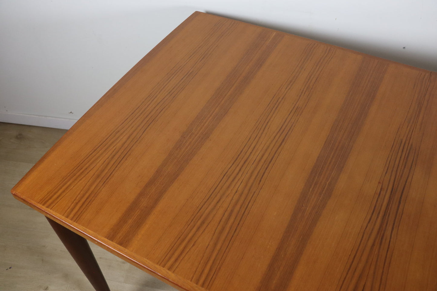 Table de repas scandinave extensible en teck – années 60