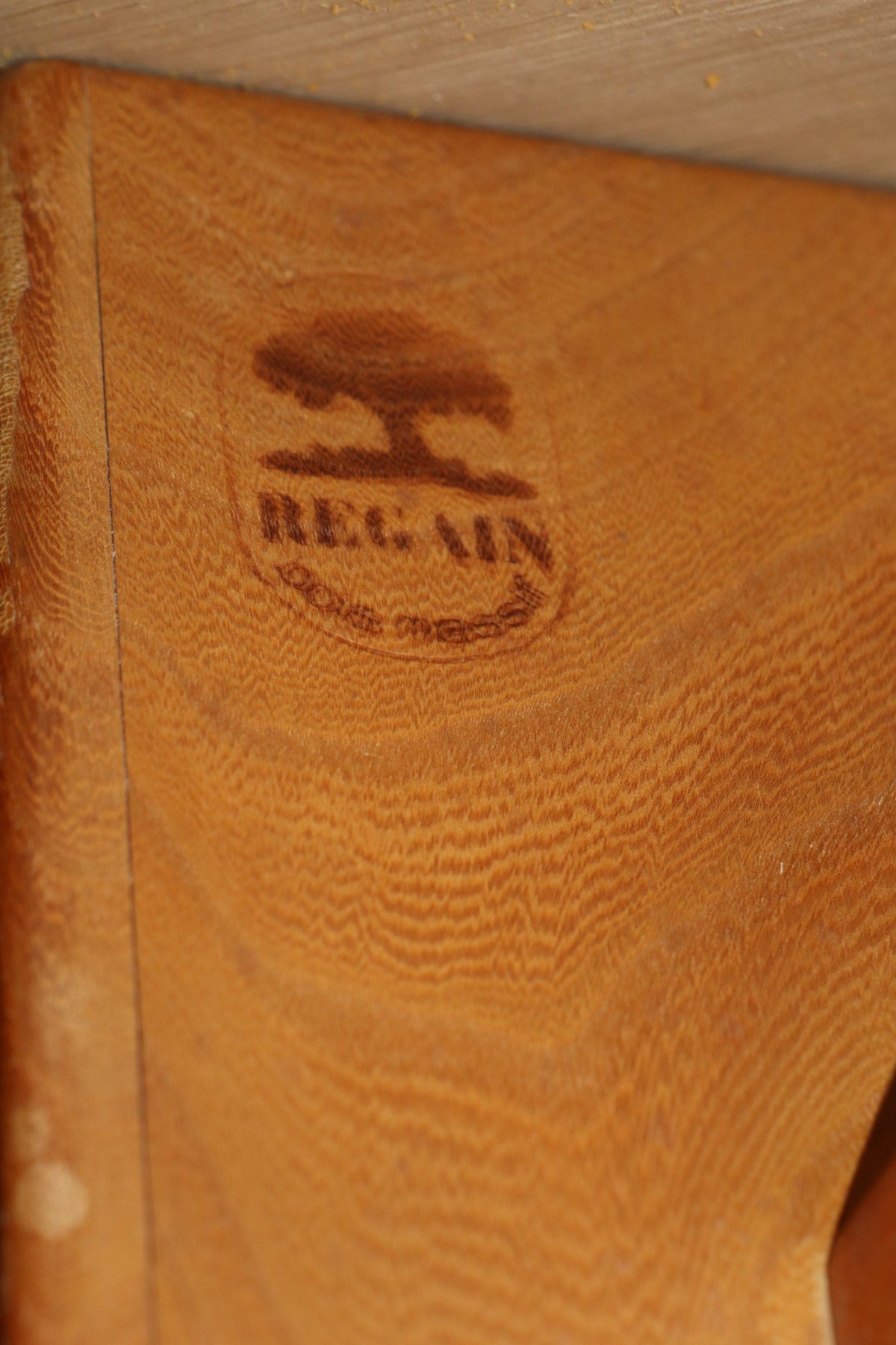 Table basse Regain en orme massif - Années 1970