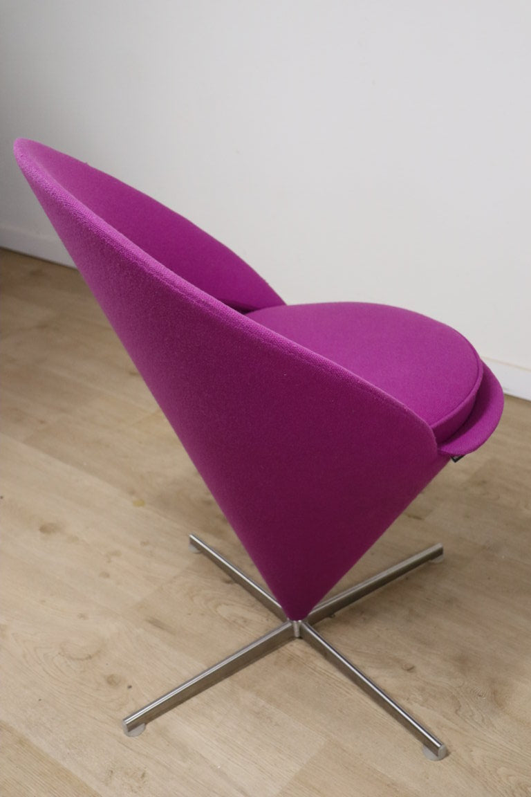 Chaise modèle « Cone Chair » Verner Panton édition Vitra