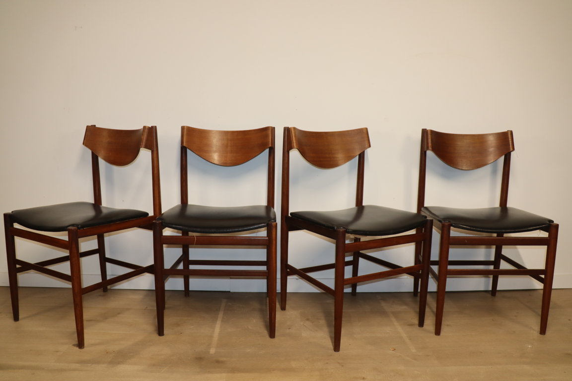 Série de 4 chaises italiennes par Gianfranco Frattini en teck, 1960