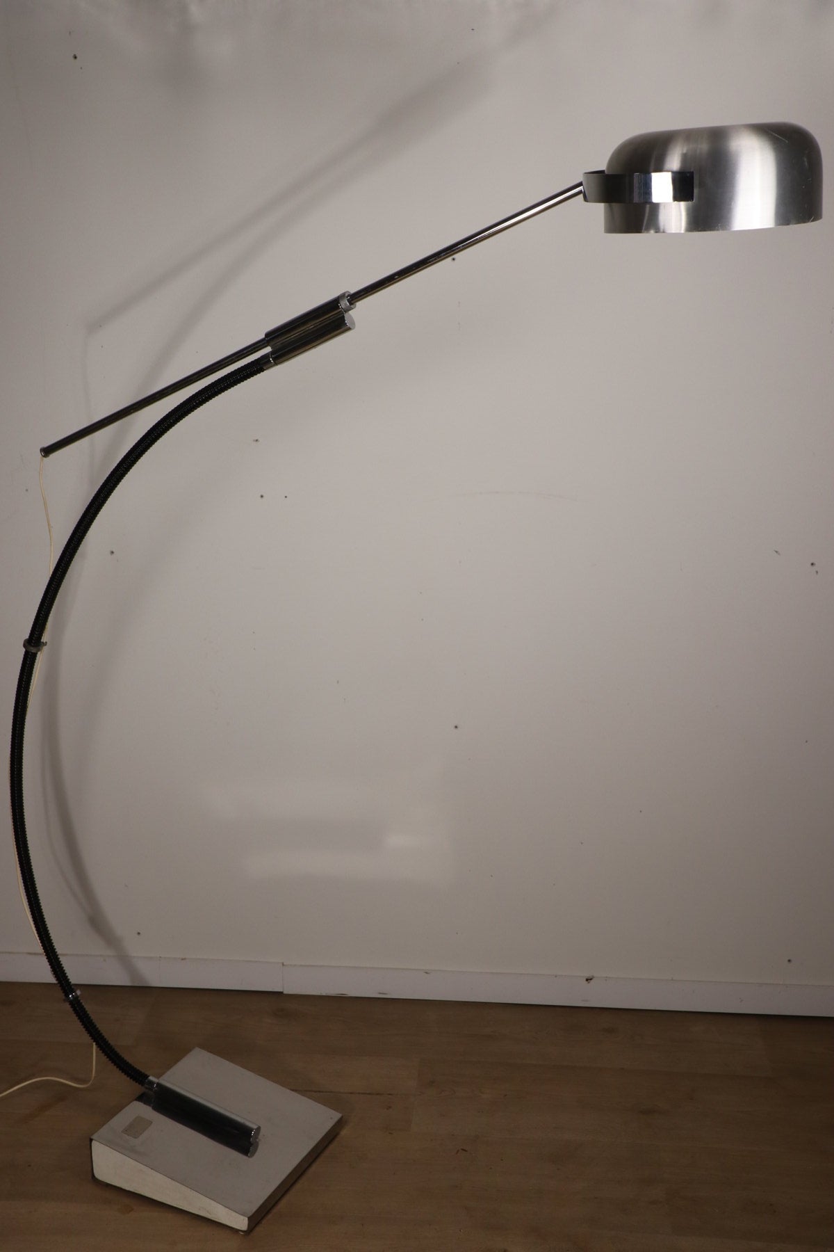 Lampadaire vintage arc à balancier en métal chromé, 1970