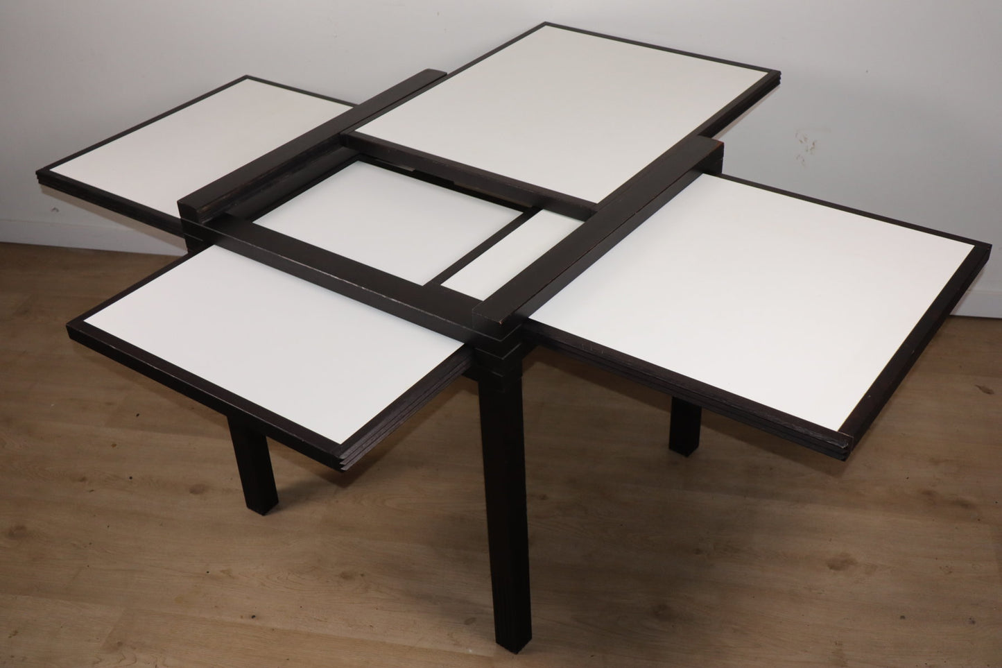 Table modulable bi-colore Bernard Vuarnesson - Années 80