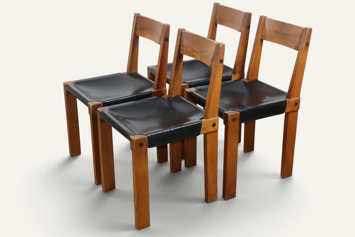 Série de 4 chaises S24 de Pierre Chapo – Orme massif et cuir noir – 1970