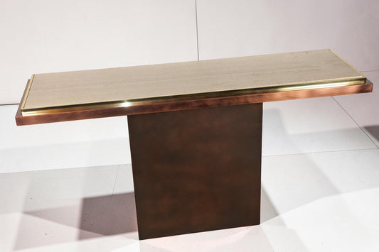 Console minimaliste en travertin et métal patiné — années 70
