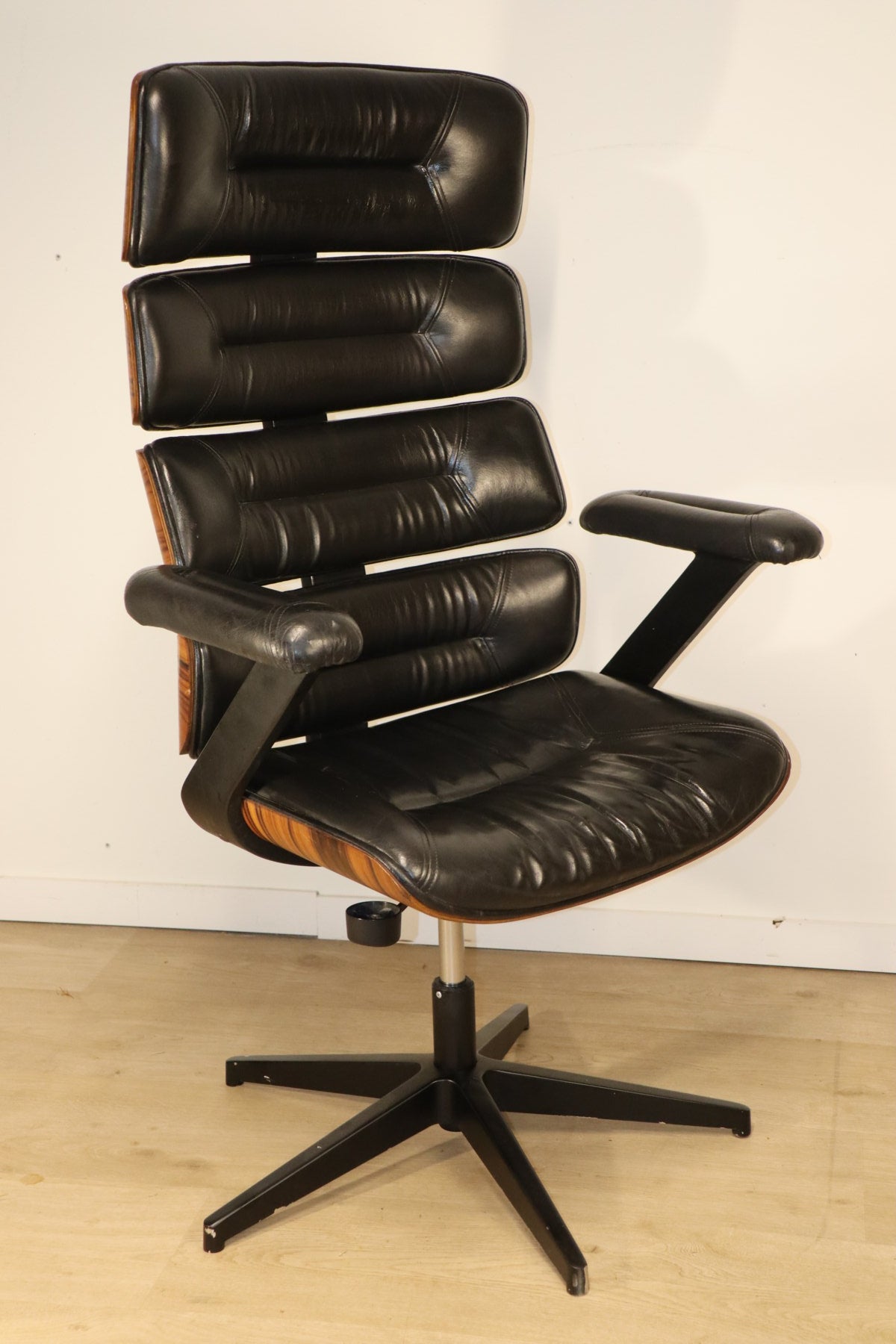 Fauteuil de bureau vintage en skaï et bois - 1970