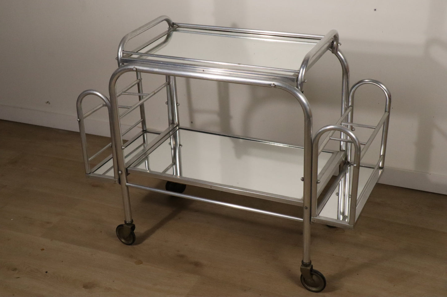 Desserte roulante vintage années 70 en métal chromé et verre miroir