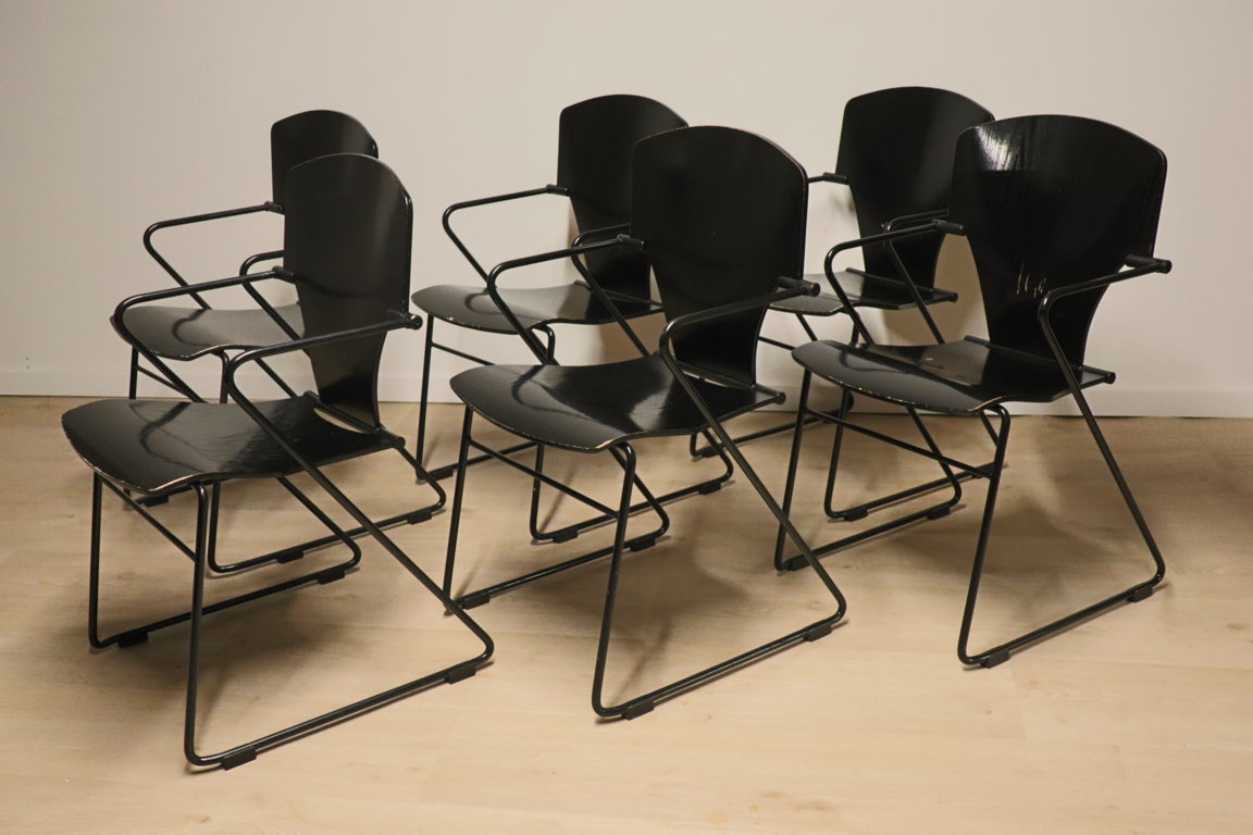 Série de 6 chaises minimaliste modèle "EGOA 300" par Josep Mora