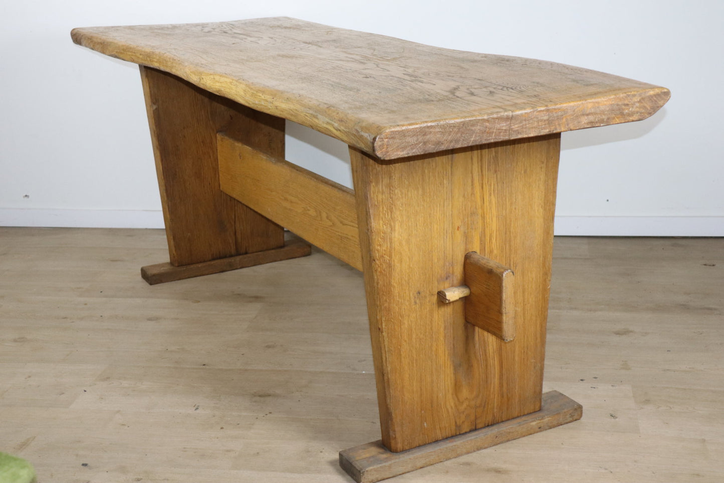 Table de repas brutaliste en bois massif - Années 50/60