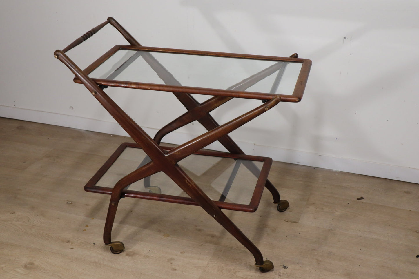 Desserte roulante vintage en bois et verre, 1960