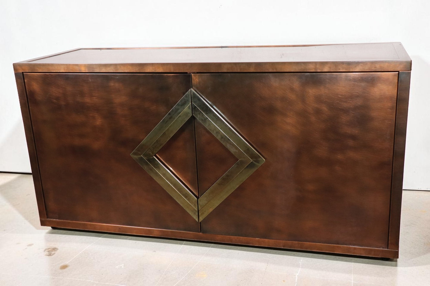 Enfilade minimaliste en métal patiné bronze, années 70