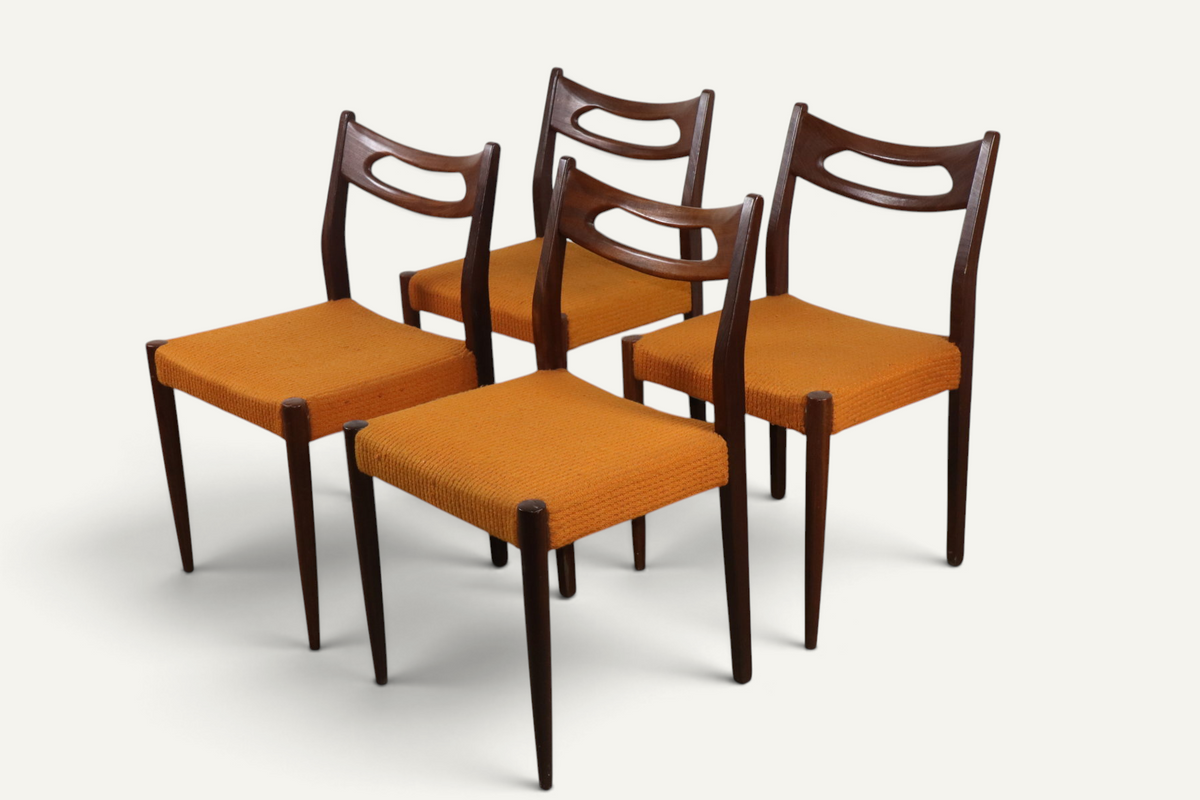 Série de 4 chaises vintage en teck et laine orange – années 60