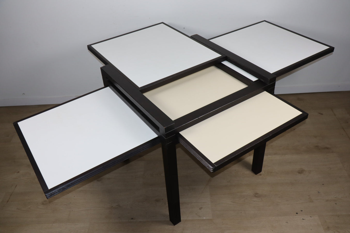 Table modulable bi-colore Bernard Vuarnesson - Années 80