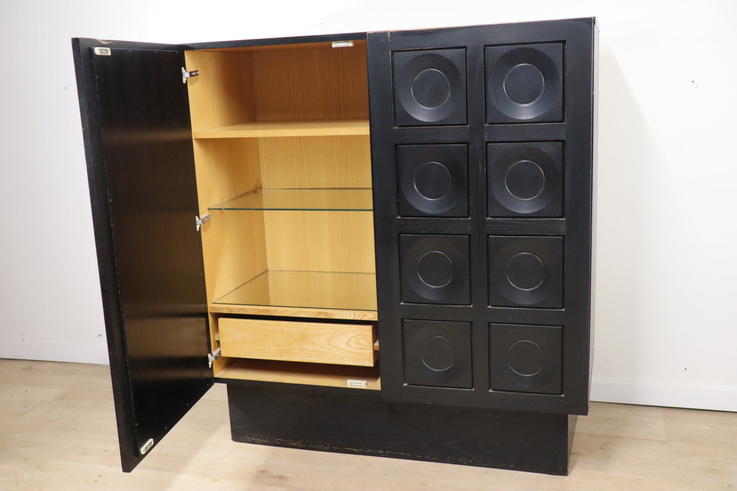 Cabinet buffet brutaliste sculpturale en bois noirci, 1970
