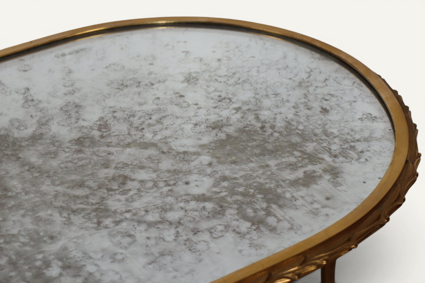 Table basse Maison Baguès en bronze doré et miroir vieilli – Années 1950