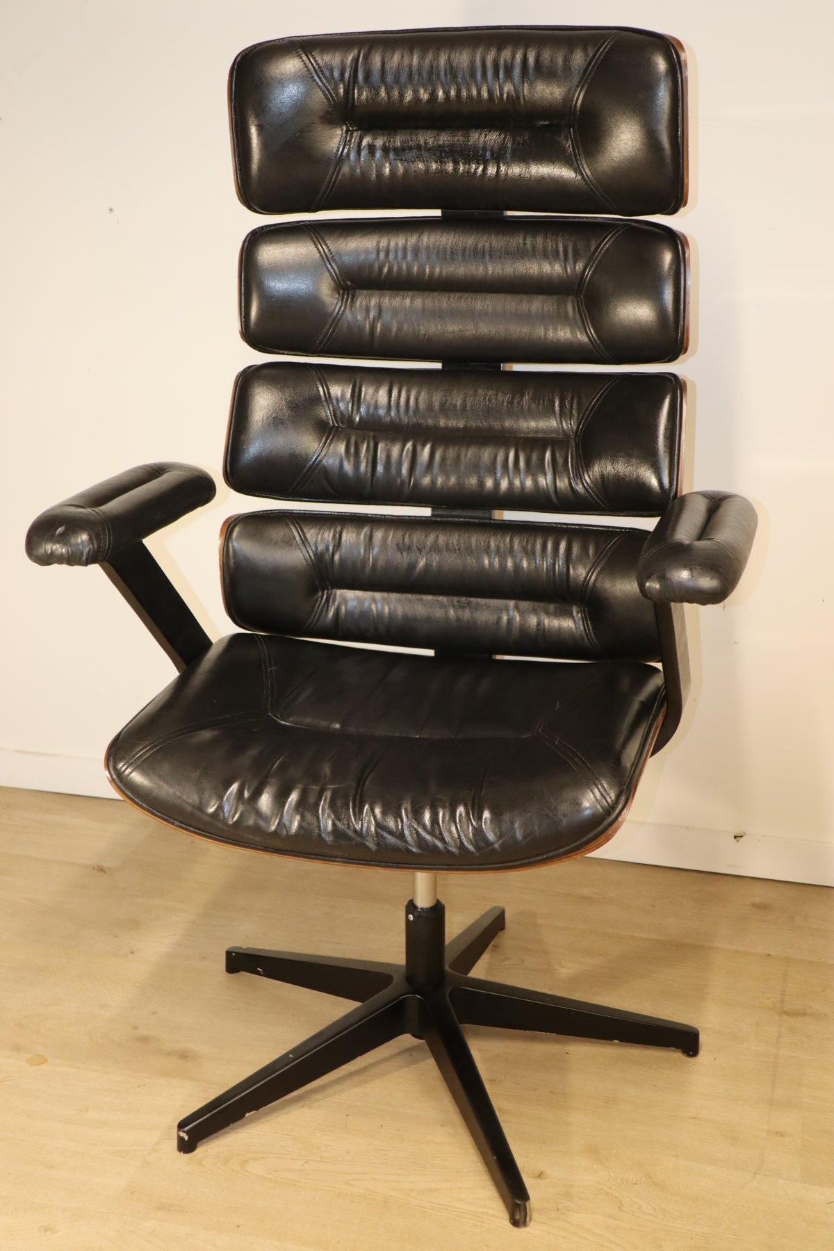 Fauteuil de bureau vintage en skaï et bois - 1970